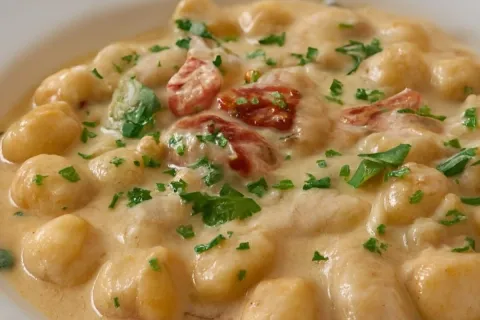 Nhoque cremoso: aprenda a fazer a receita de 4 queijos que é