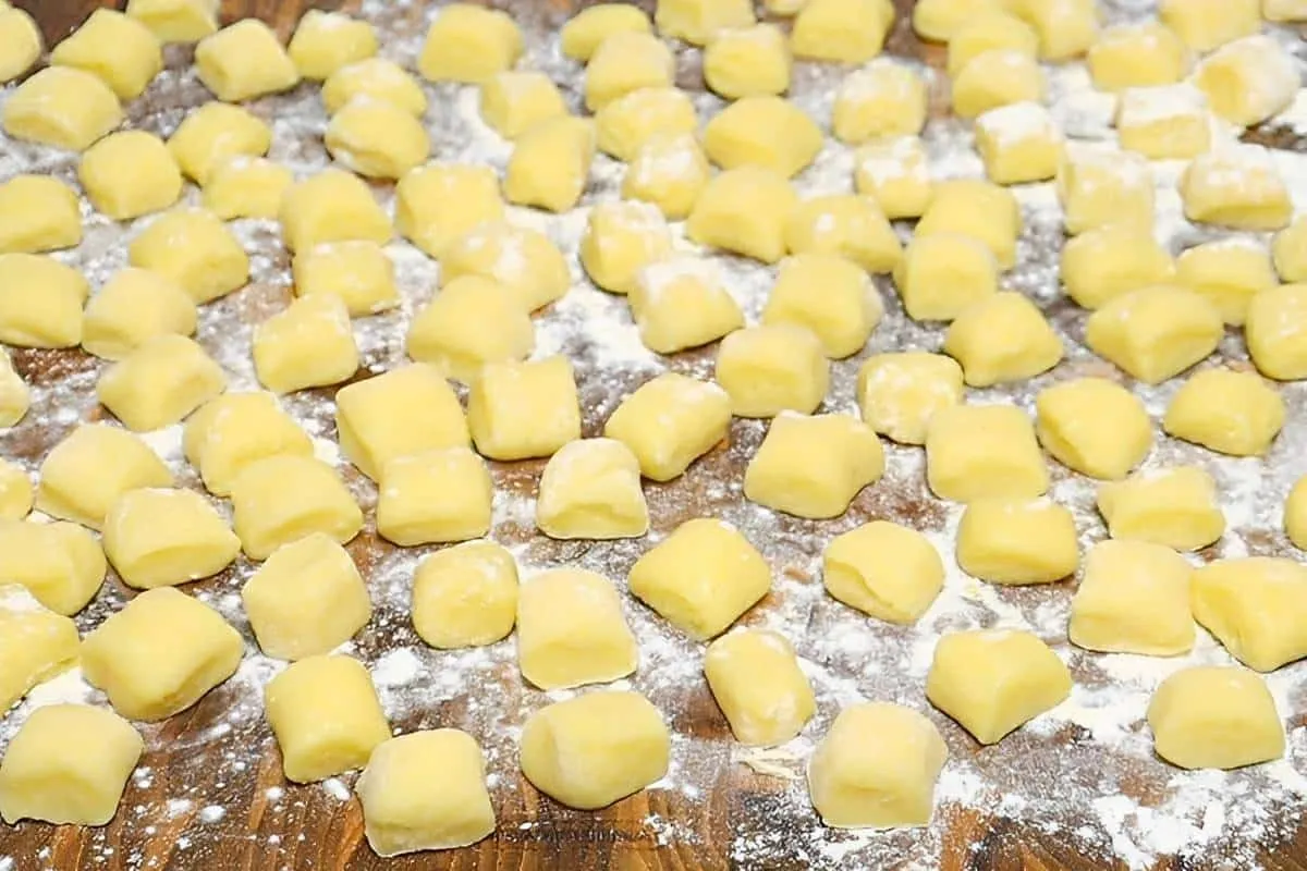 Nhoque de batata que derrete na boca um prato delicioso e pe