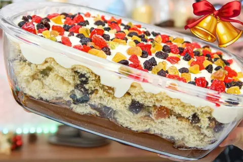 Novidade de natal: pavê natalino com panetone que fica uma m