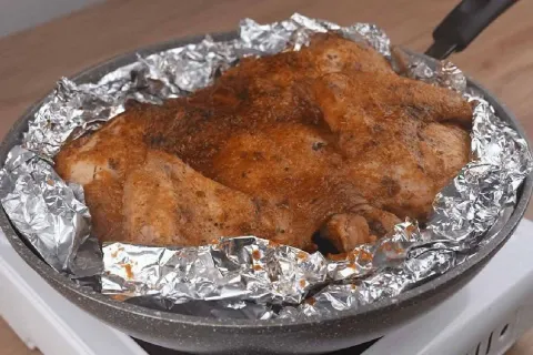 O segredo para preparar um frango suculento e bem molhadinho
