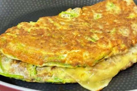 Omelete de sardinha com abobrinha: perfeito para seu almoço 