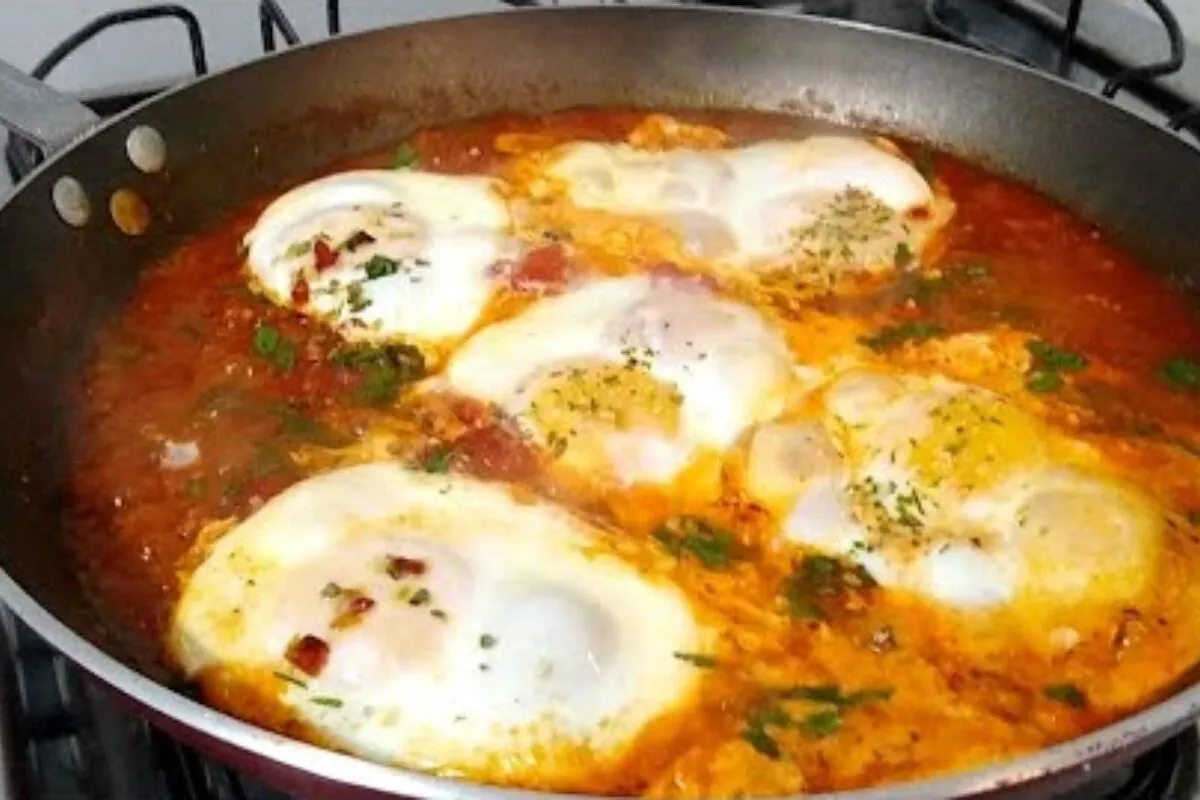 Ovos ao molho de tomate: descubra o melhor jeito de comer ov