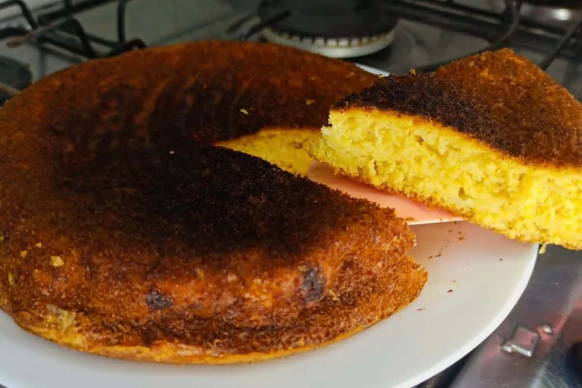 Pamonha de frigideira feita com milho de latinha em poucos m
