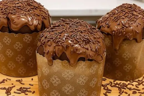 Panetone de chocolate sem sovar: panetone rápido e fácil de 