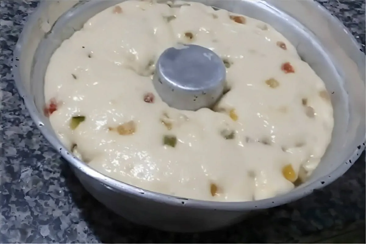 Panetone de liquidificador feito na forma de pudim muito fác