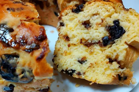 Panetone na forma bolo muito simples de preparar e fica uma 