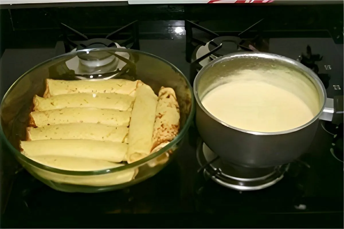 Panqueca de frango ao molho branco prática fácil e deliciosa