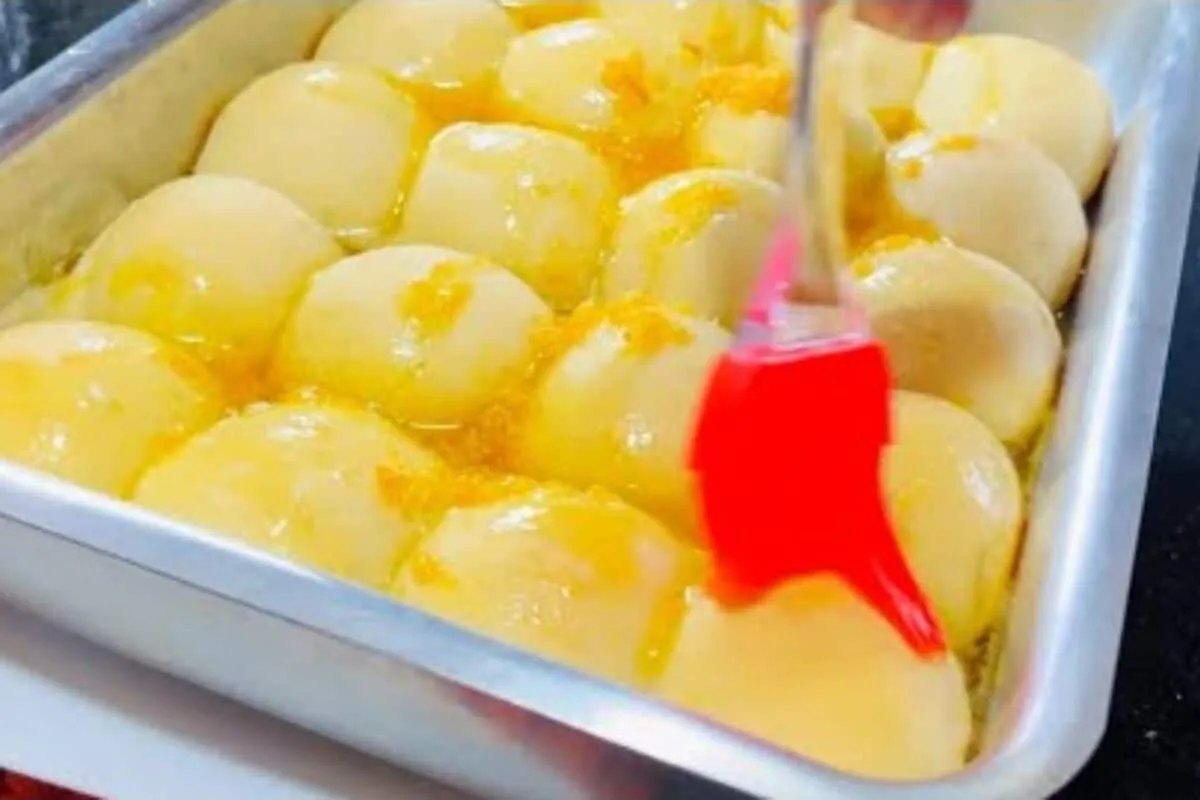 Pão bolinha de alho fofinho e saboroso que você pode até con