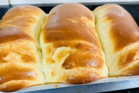 Pão caseiro com creme de leite que fica delicioso e incrivel