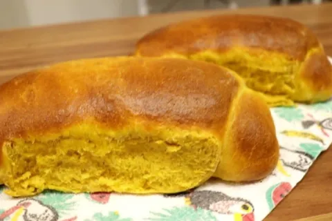 Pão caseiro de cenoura feito com praticidade na airfryer com