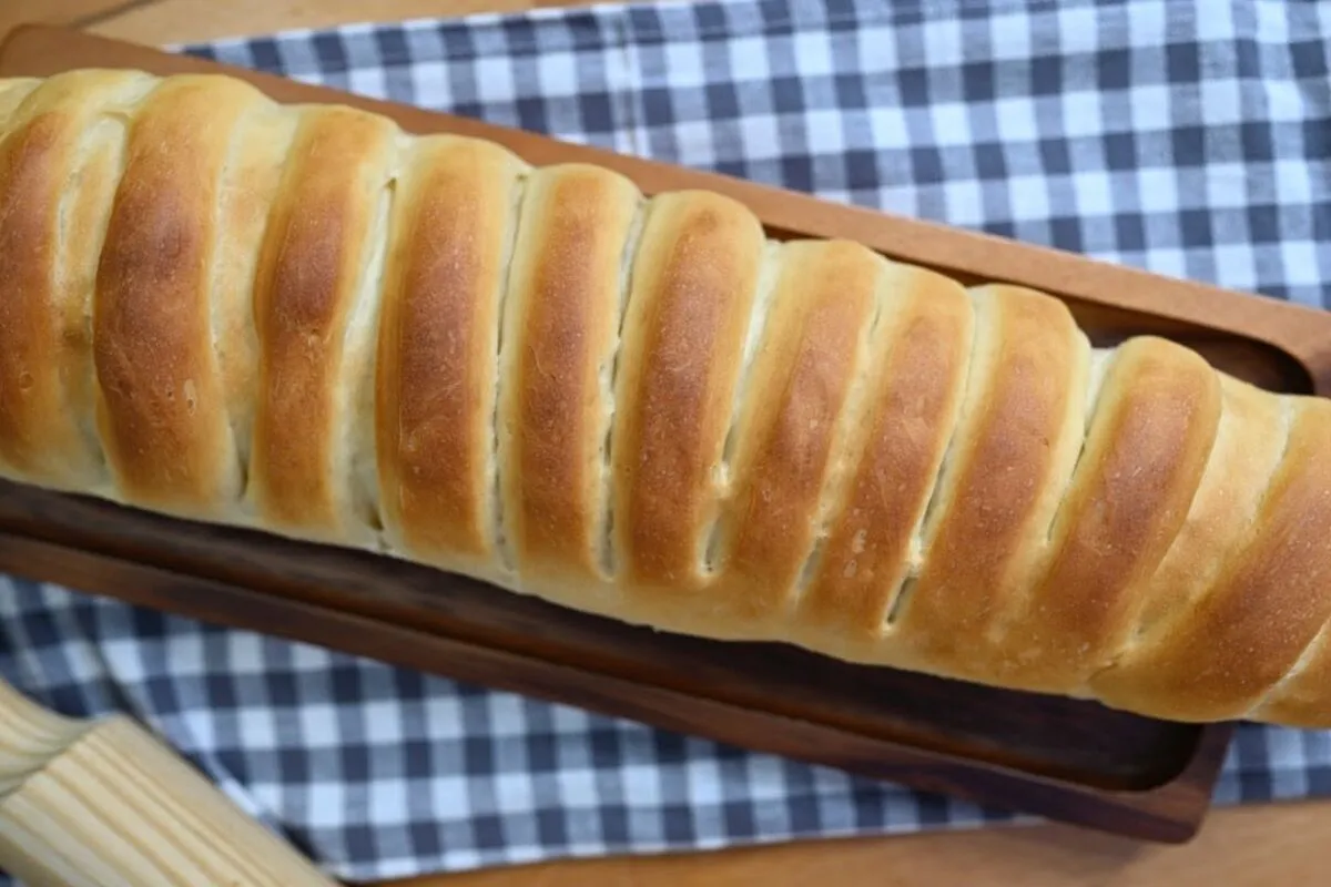 Pão caseiro fofinho e saboroso que você faz com facilidade e