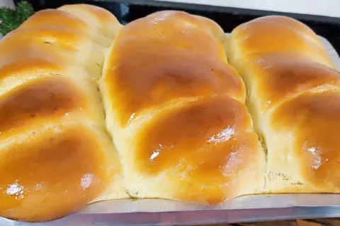 Pão caseiro grande e fofinho para fazer no café da manhã e n