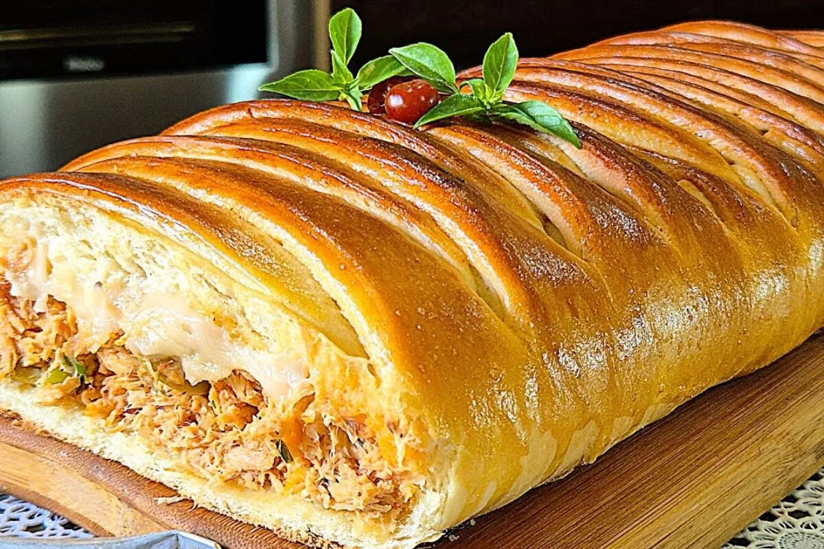 Pão caseiro recheado fofinho e saboroso, receita simples que