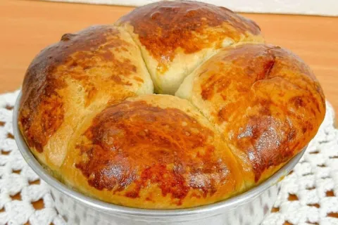 Pão caseiro sem leite delicioso e fofinho para o café da man