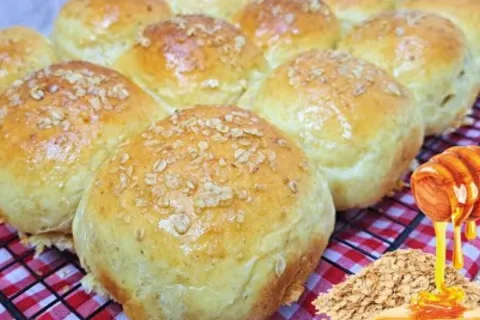 Pão com aveia e mel super fofinho e delicioso para o café da