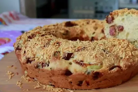 Pão com recheio de calabresa e massa fofa de liquidificador,