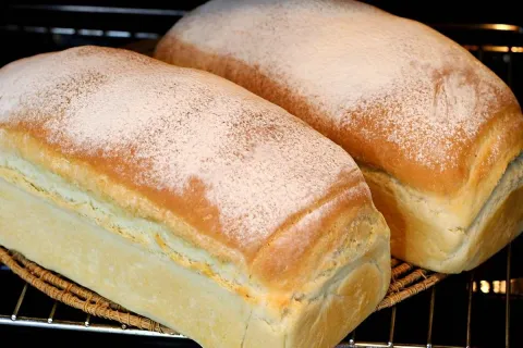 Pão de água feito sem ovos nem leite muito fofinho saboroso 