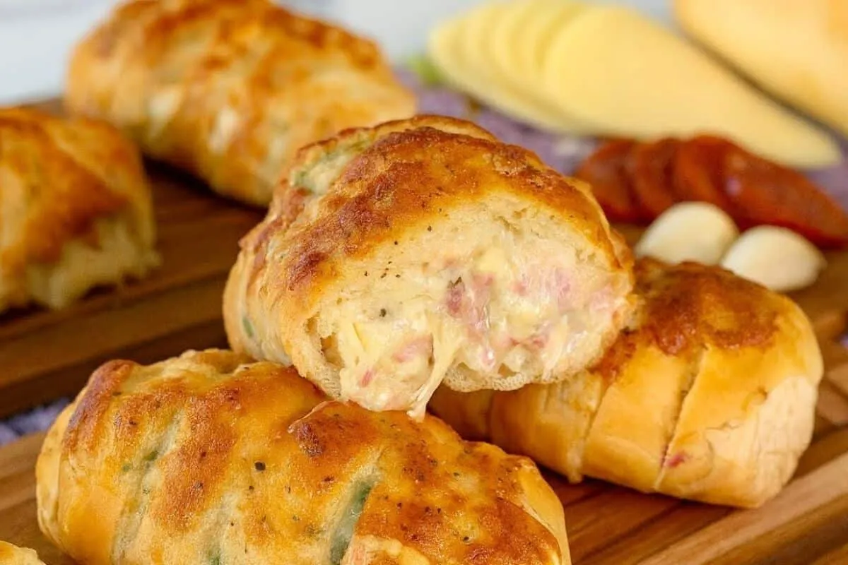 Pão de alho cremoso com calabresa: o melhor pão de alho da s