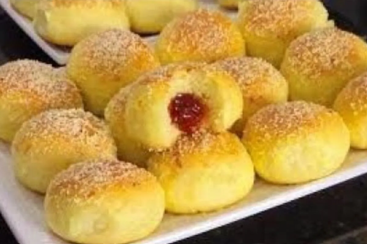 Pão de batata recheado e fofinho com goiabada para o café da