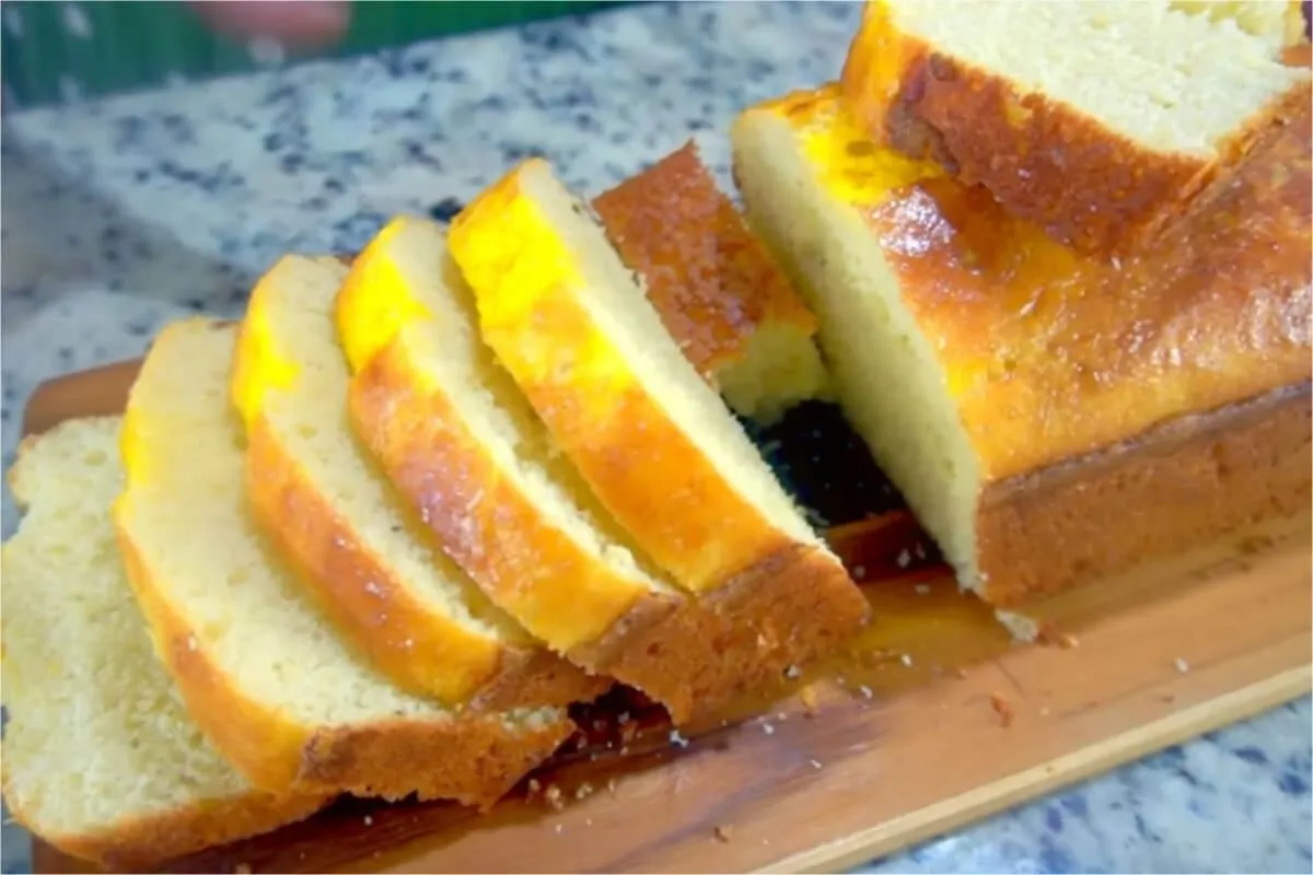 Pão de forma caseiro fofinho e fácil de fazer, ideal para o