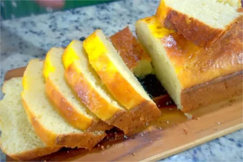 Pão de forma caseiro fofinho e fácil de fazer, ideal para o 