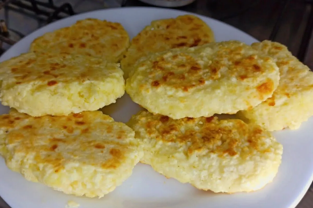 Pão de frigideira sem farinha de trigo que fica pronto em ap