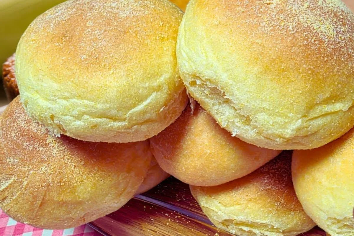 Pão de fubá fofinho: a receita sem segredo para o seu café d