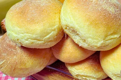 Pão de fubá fofinho: a receita sem segredo para o seu café d