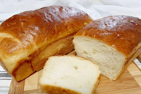 Pão de mandioca fofinho e saboroso para o seu café da tarde