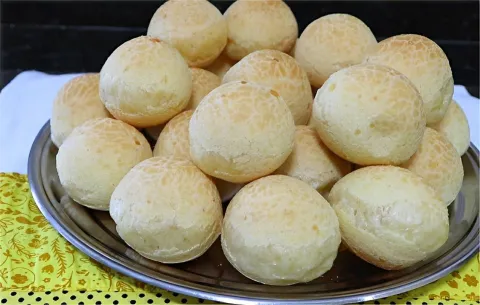 Pão de queijo mineiro fácil e delicioso perfeito para o seu 