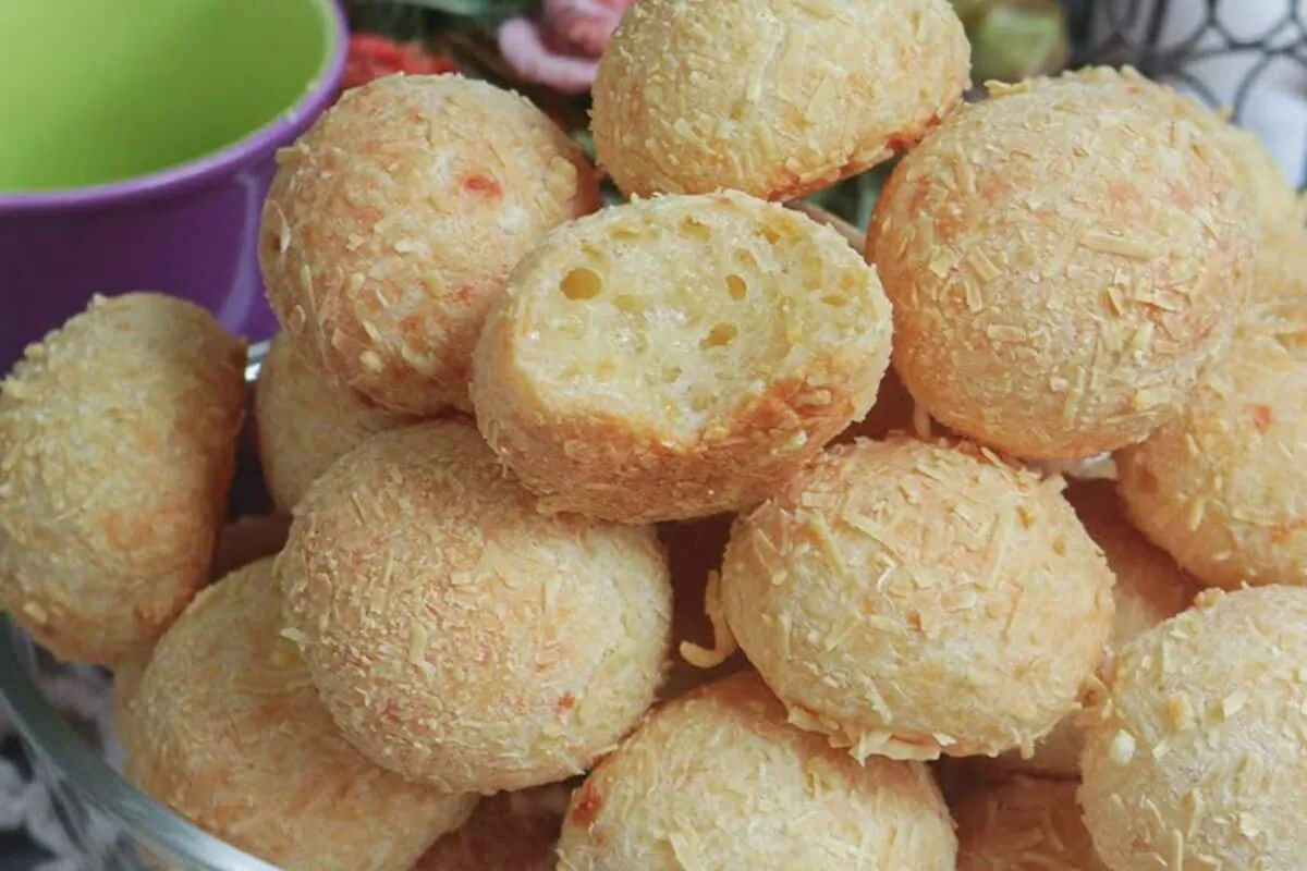 Pão de queijo que não murcha: descubra o segredo para um pão