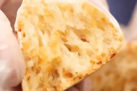 Pão de queijo sem ovo muito prático e rápido,  para um café 
