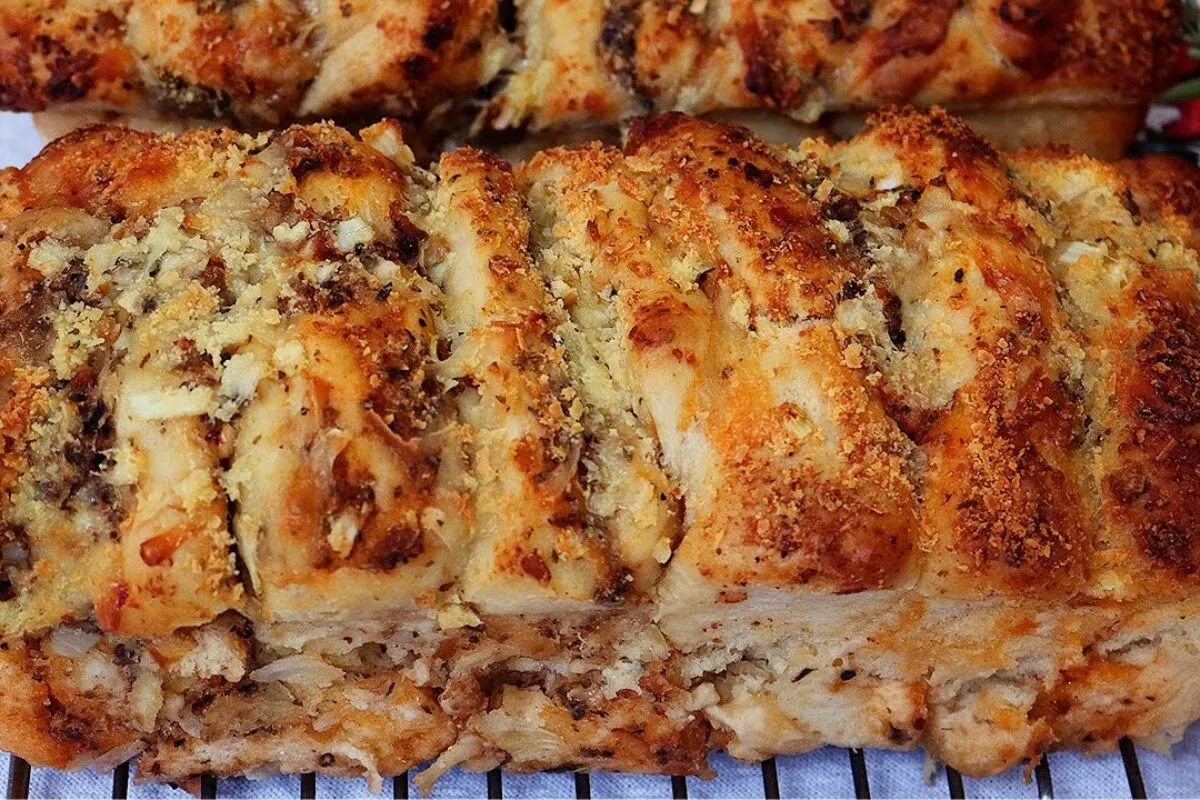 Pão de sardinha caseiro muito fácil e perfeito para o seu la