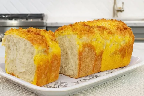 Pão doce com coco fofinho e muito gostoso para seu café da m