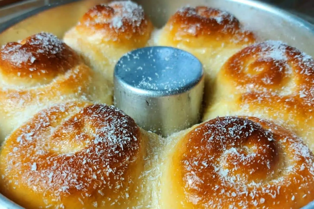 Pão doce de leite condensado parece algodão de tão fofinho e