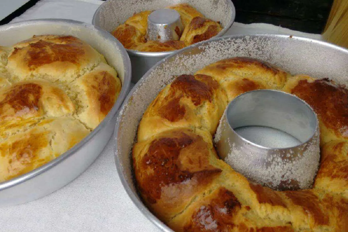 Pão doce de liquidificador na forma de bolo fica ótimo e seu