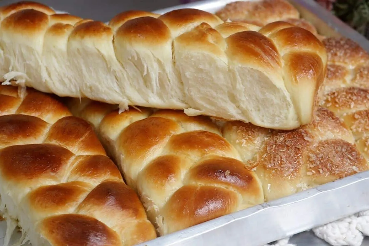 Pão doce de padaria fofinho e macio, com uma dica especial p