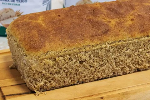 Pão integral de massa mole sem sovar: é só mexer e pronto, u