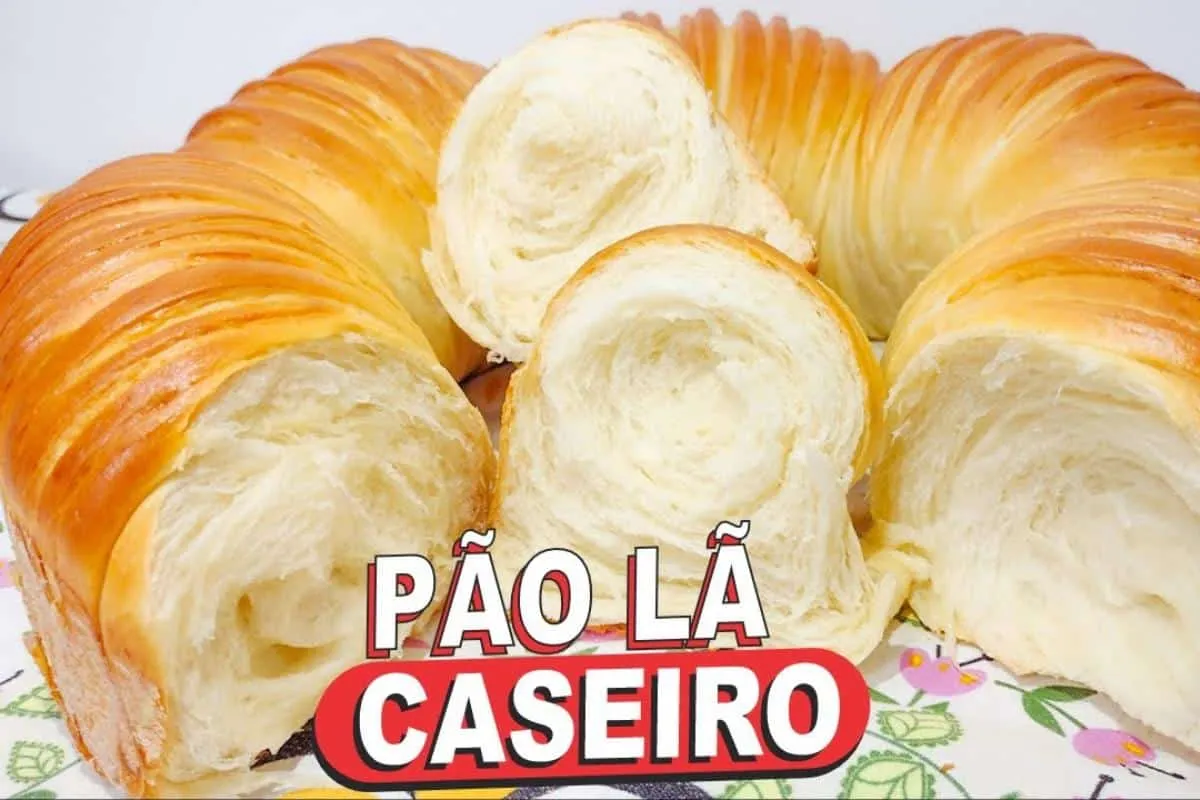 Pão lã caseiro muito fofinho que já sai do forno fatiado e d