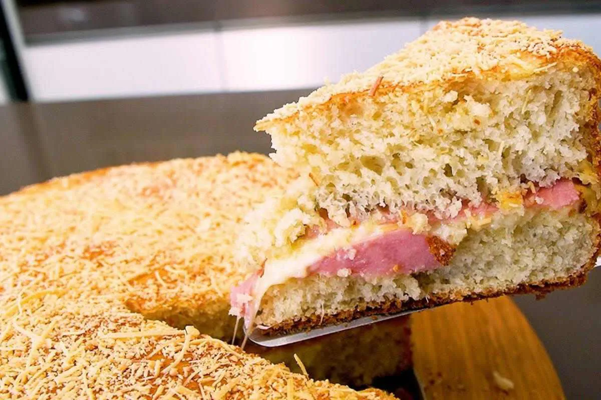 Pão recheado caseiro que fica delicioso e é muito fácil de p