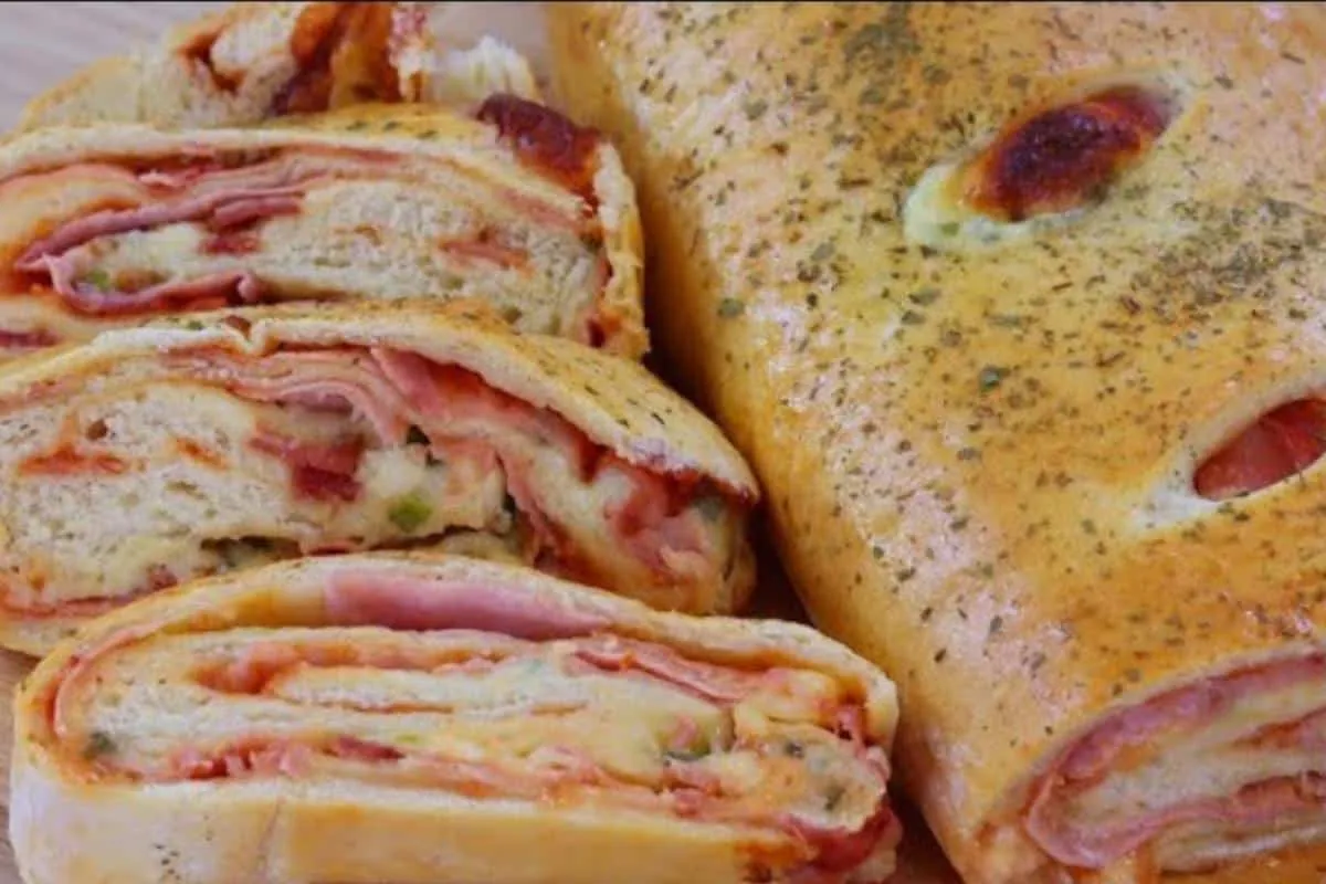 Pão recheado tão gostoso que você vai querer fazer toda sema