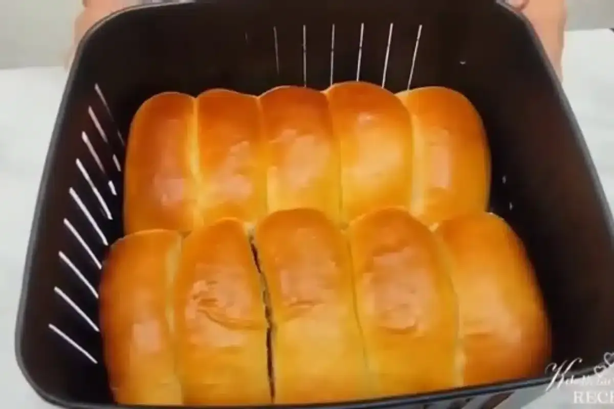 Pãozinho assado na air fryer super macio e douradinho, rápid