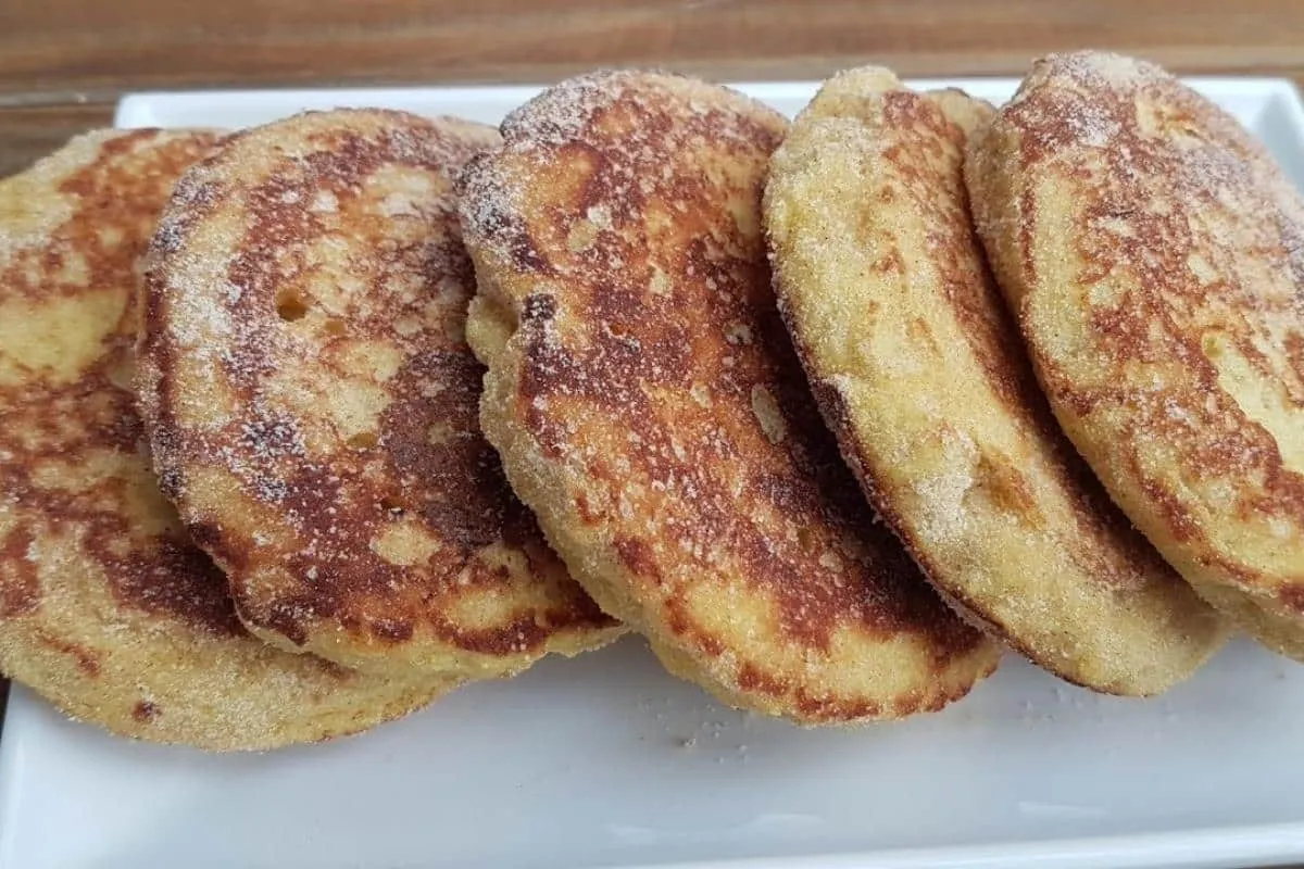 Pãozinho de banana macio e molhadinho para comer no lugar do