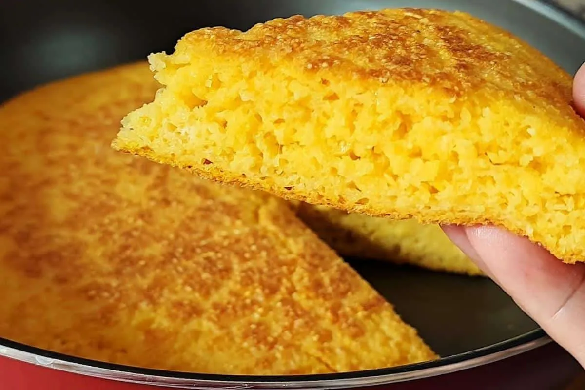 Pãozinho de cuscuz feito na frigideira para substituir o pão