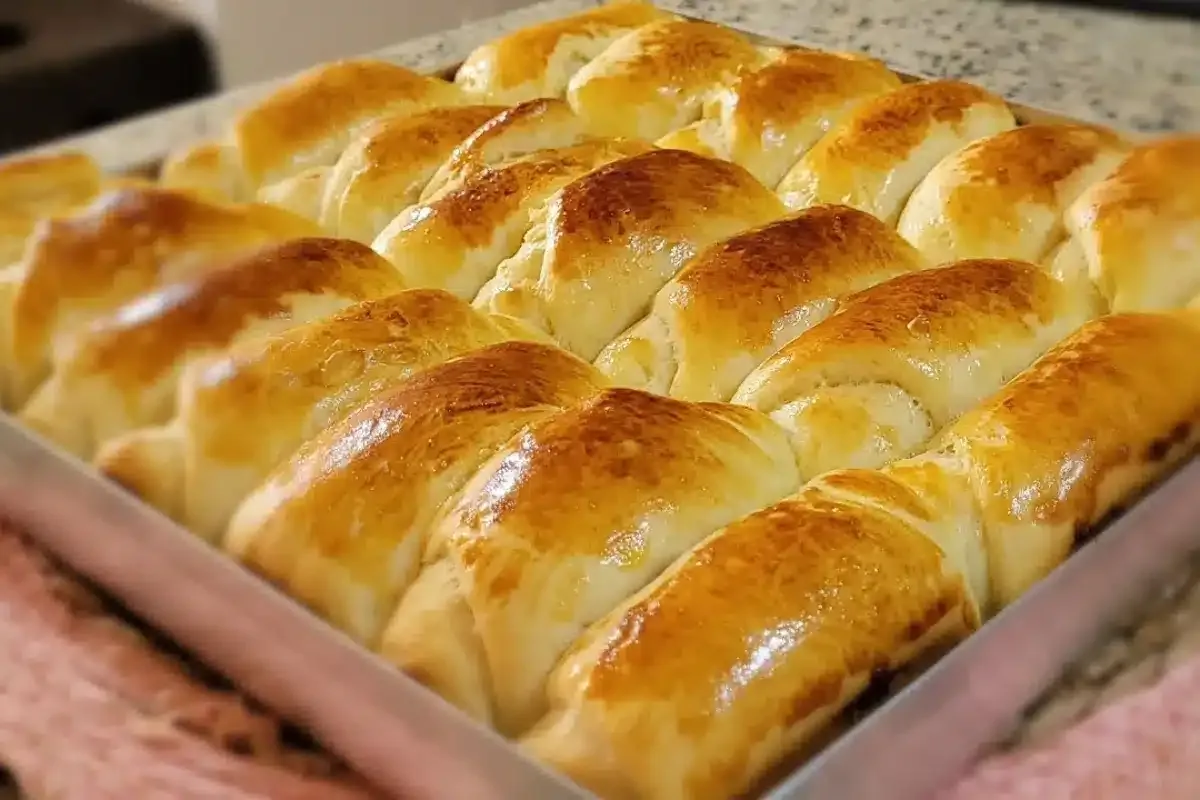 Pãozinho de leite tipo bisnaguinha, muito fofinho e fácil de