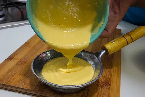 Pãozinho de milho feito na boca do fogão que fica levinho e 