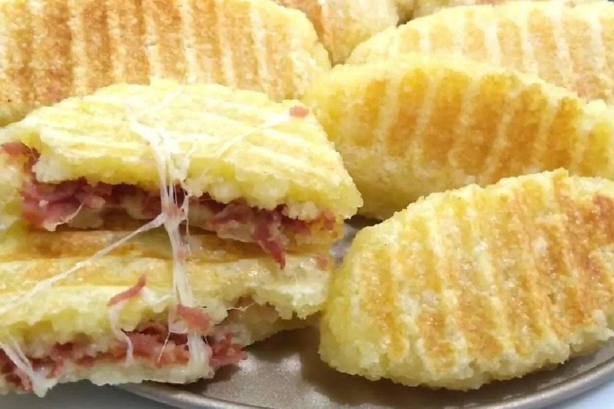 Pãozinho de tapioca recheado que fica com um sabor incrível