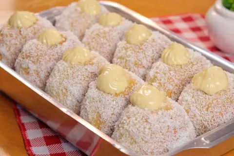 Pãozinho Lua de Mel: recheado, molhadinho e viciante, a comb