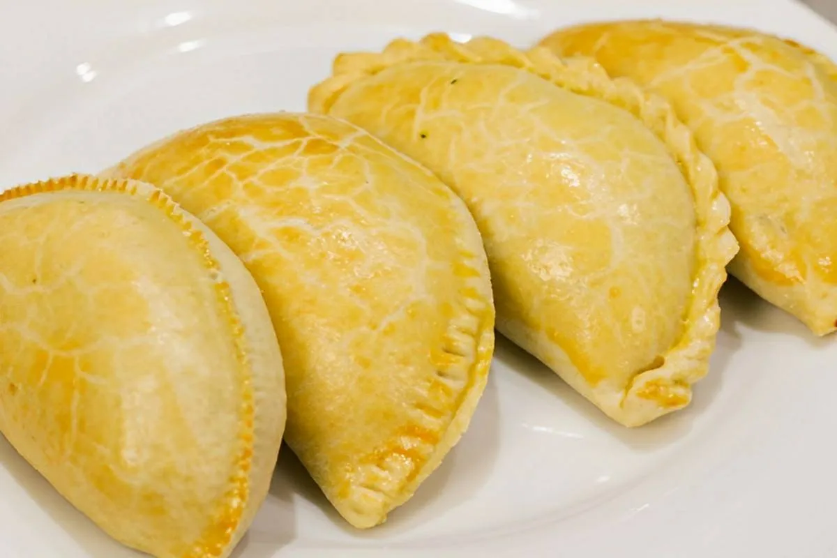 Pastel assado fácil com 2 ingredientes uma delícia para o la