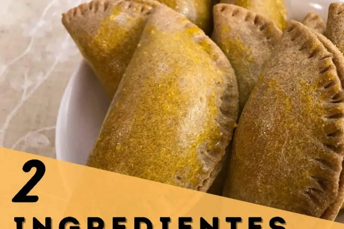 Pastel assado feito com apenas dois ingredientes, uma massa